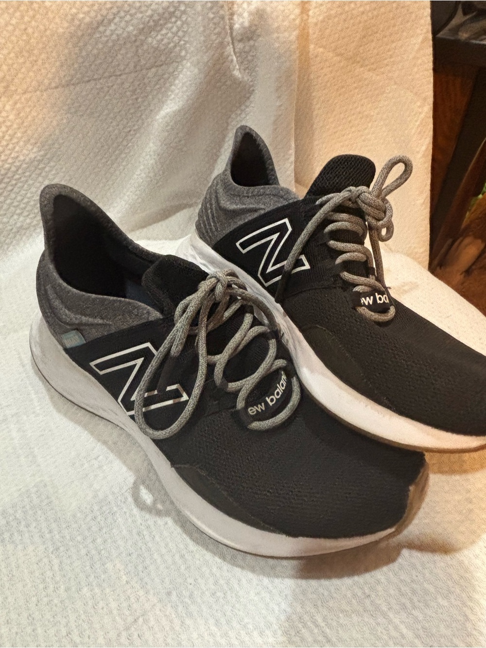 New Balance Fresh Foam Roav Women’s 8.5 Black Gray WROAVTK